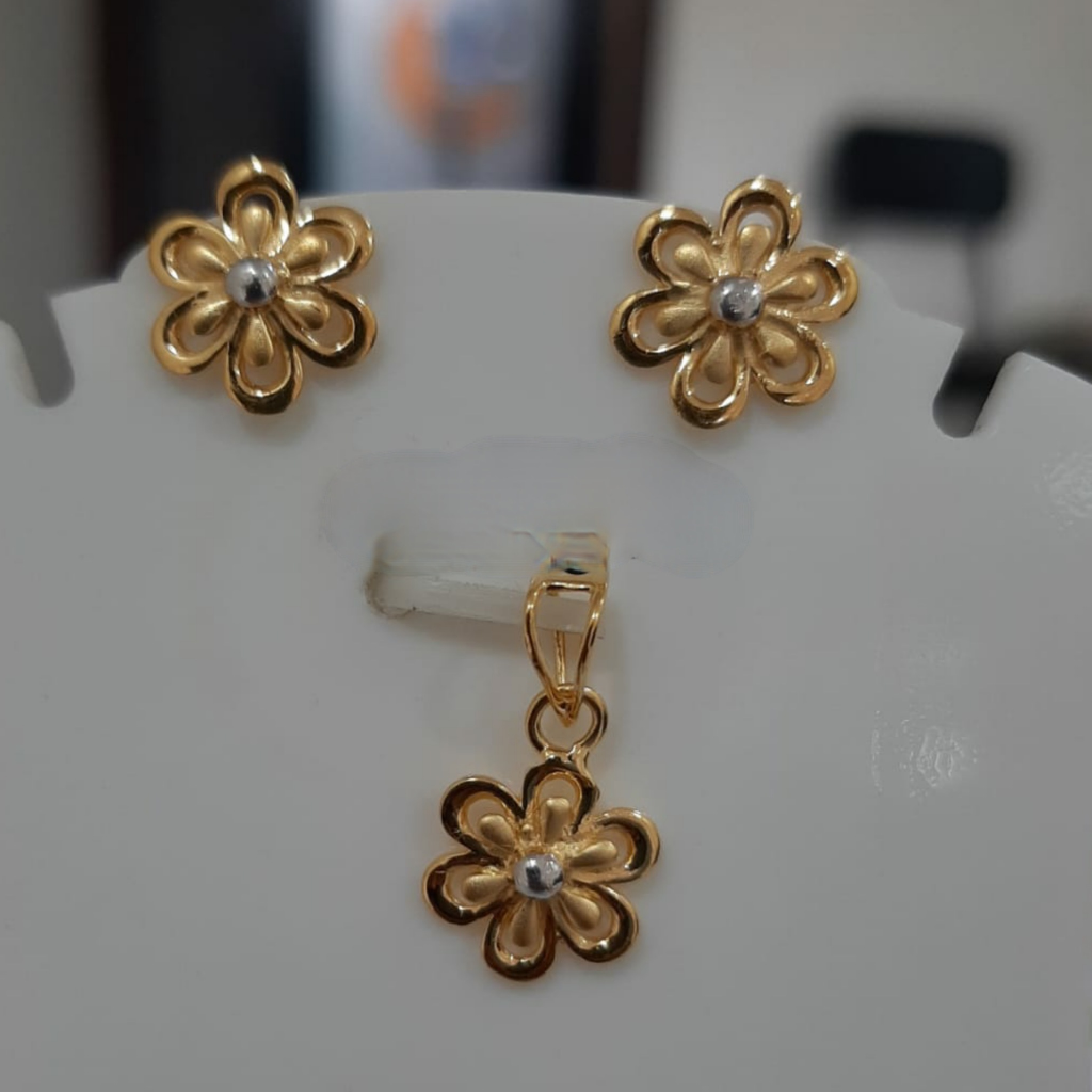 22k gold flower design plain pendant set.
