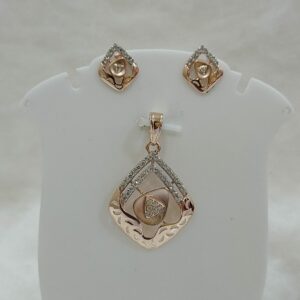 18k gold cz triangle shape pendant set