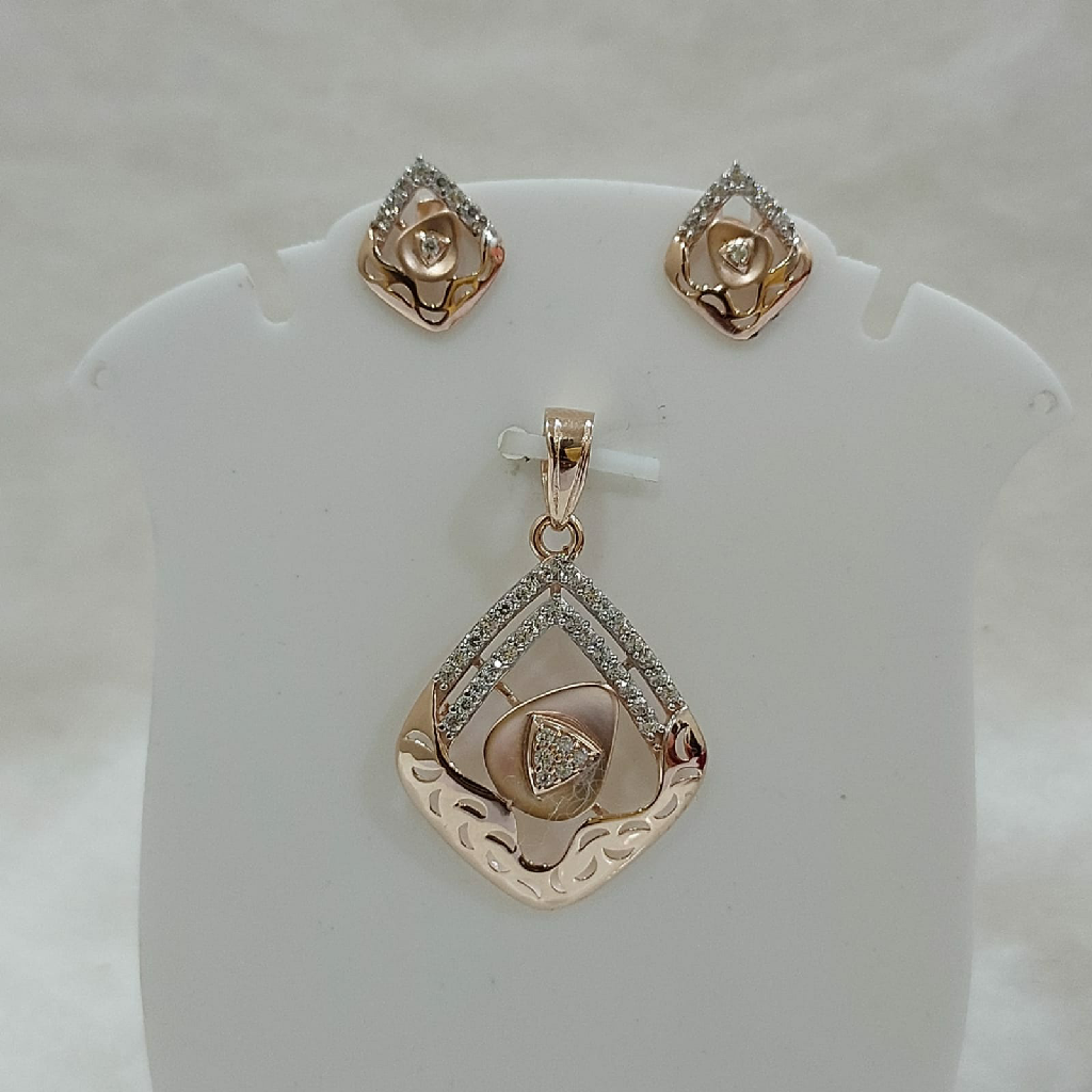 18k gold cz triangle shape pendant set