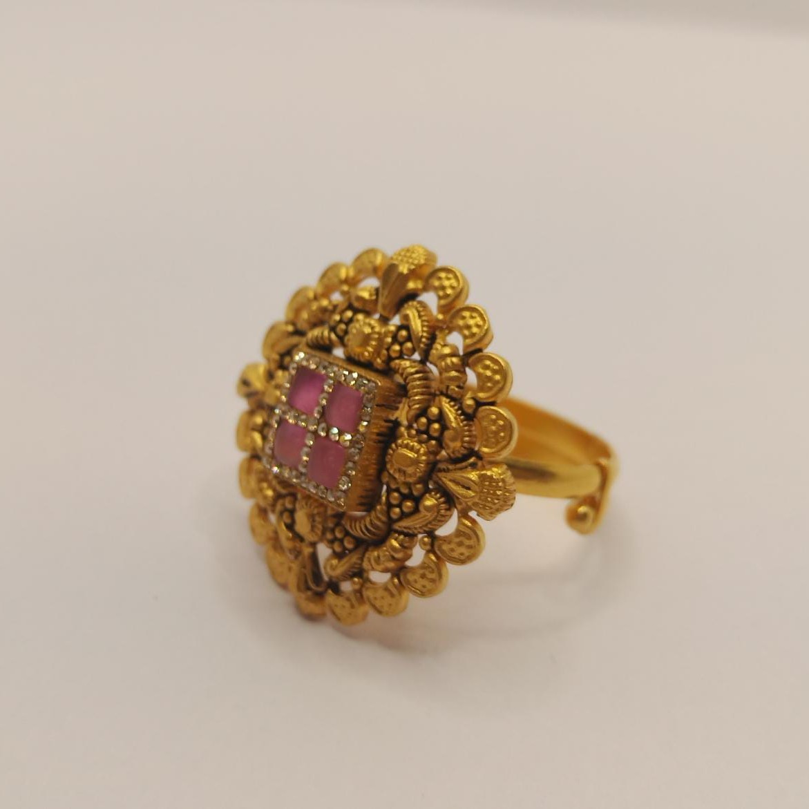 22K Gold Round Design Ring