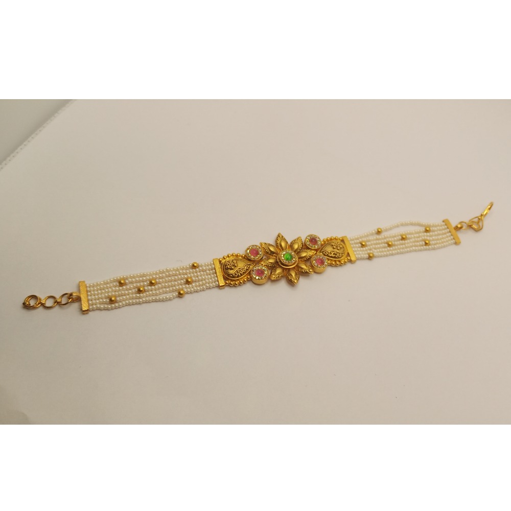 916 gold kundan with white moti bracelet for women
