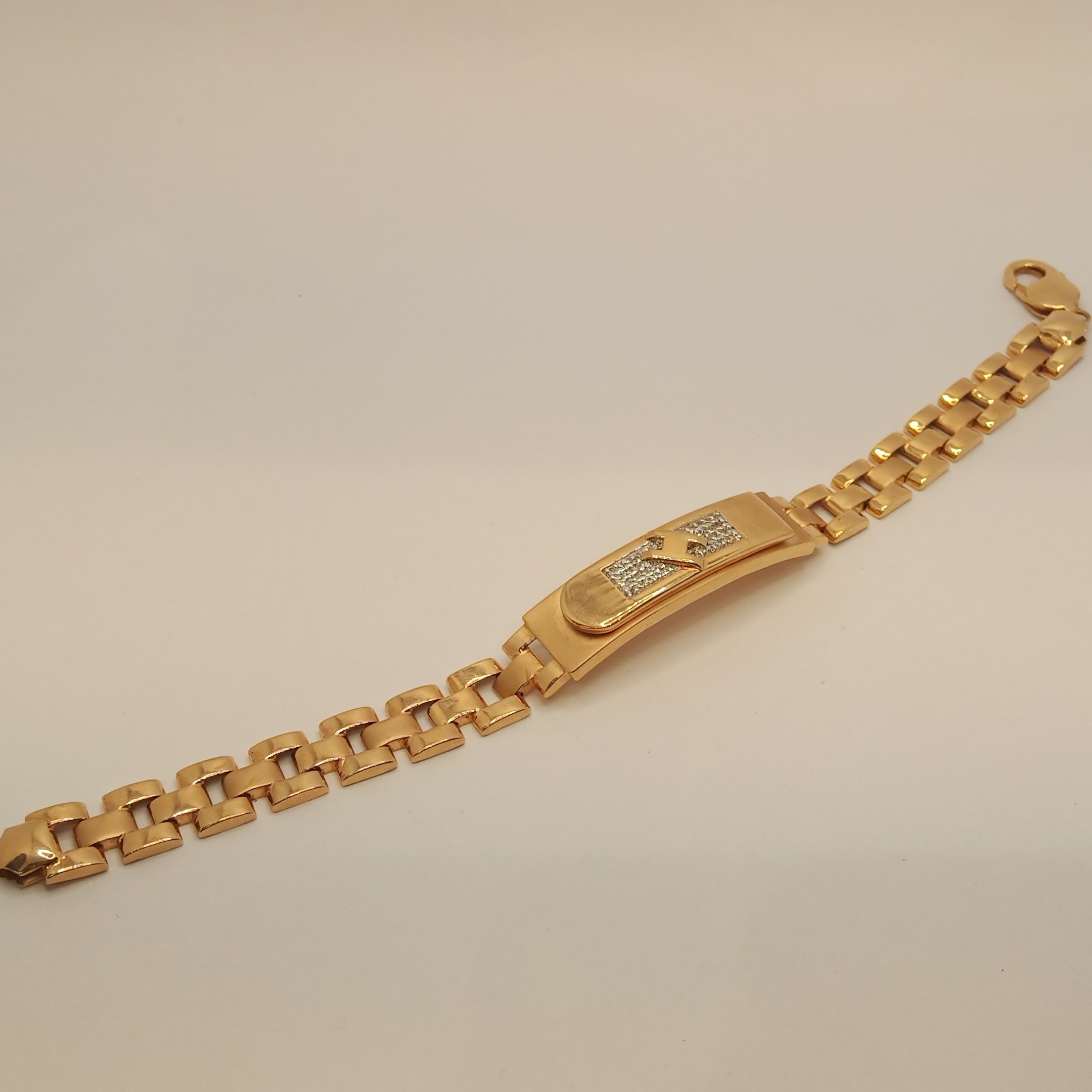 18K Gold Hallmarked Lucky