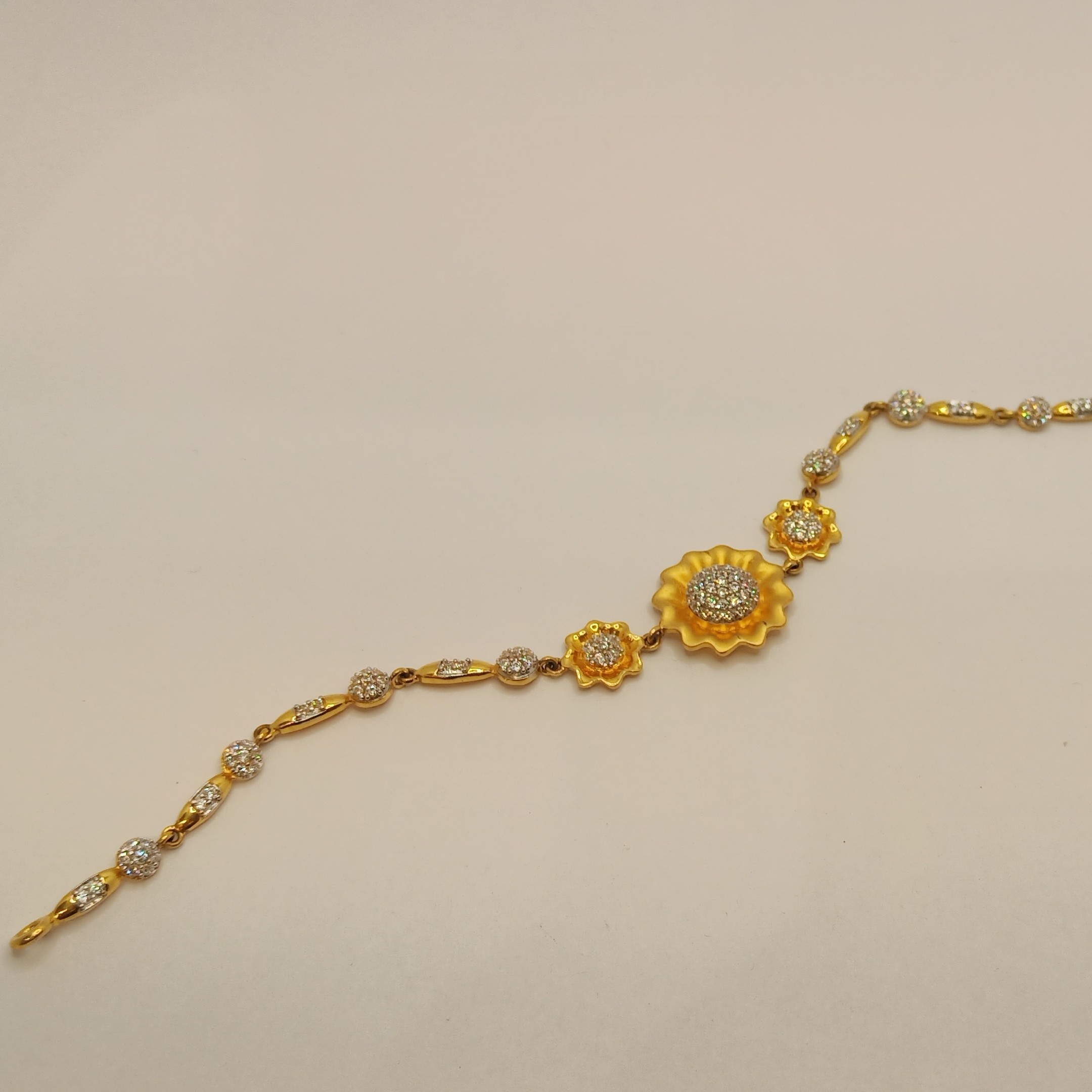 22K Gold Flower Design Lucky Bracelet