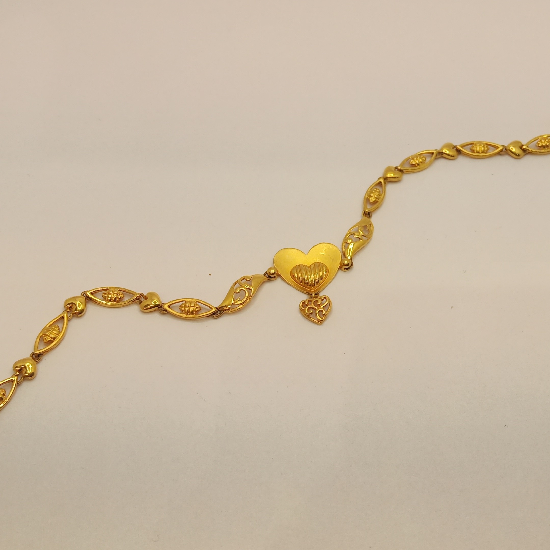 916 Gold Heart Shape Bracelet