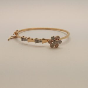 18K Gold Flower Design Bracelet