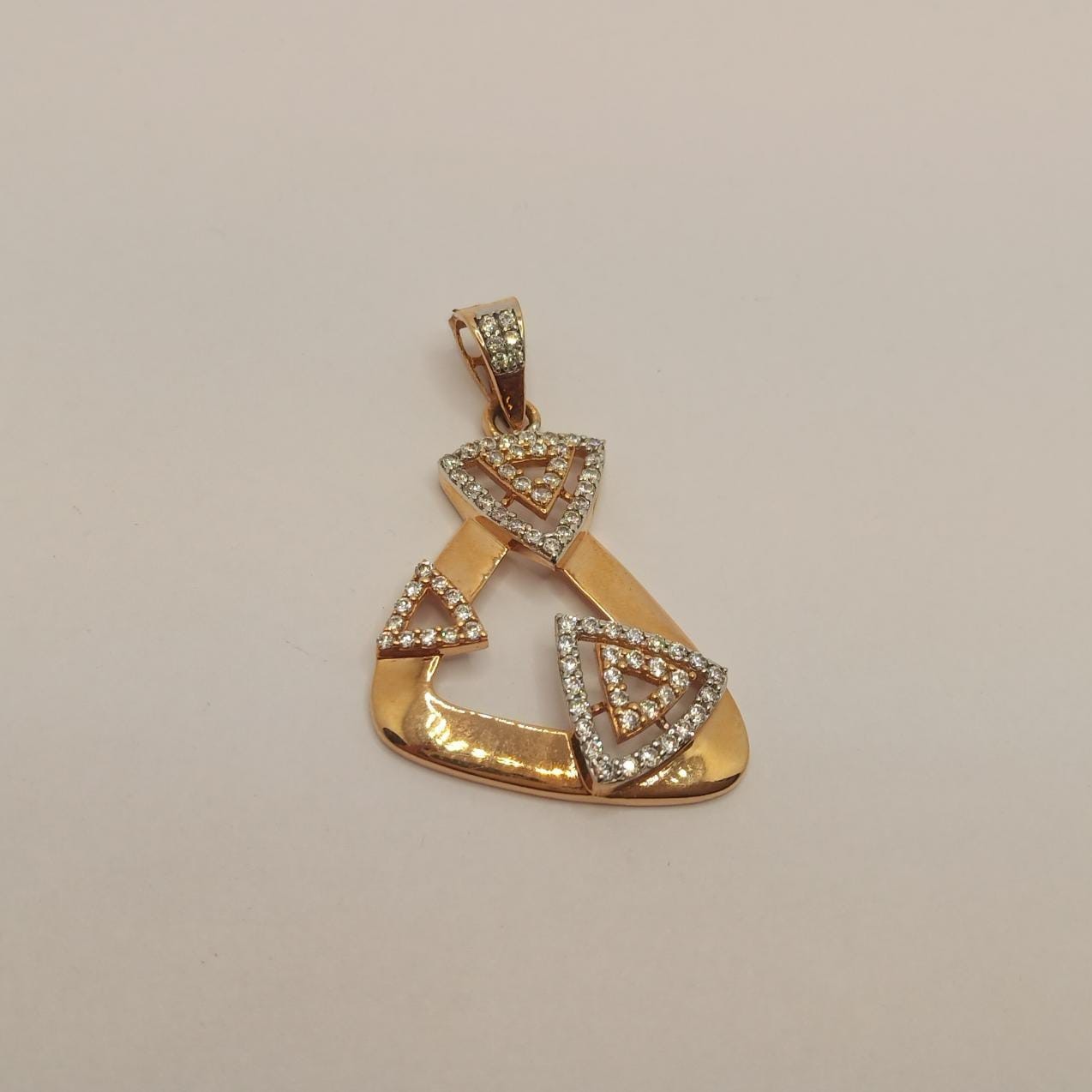 18k gold diamond pendant