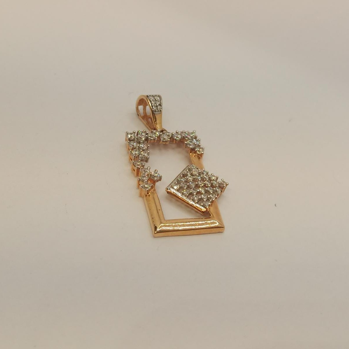 18k gold diamond pendant
