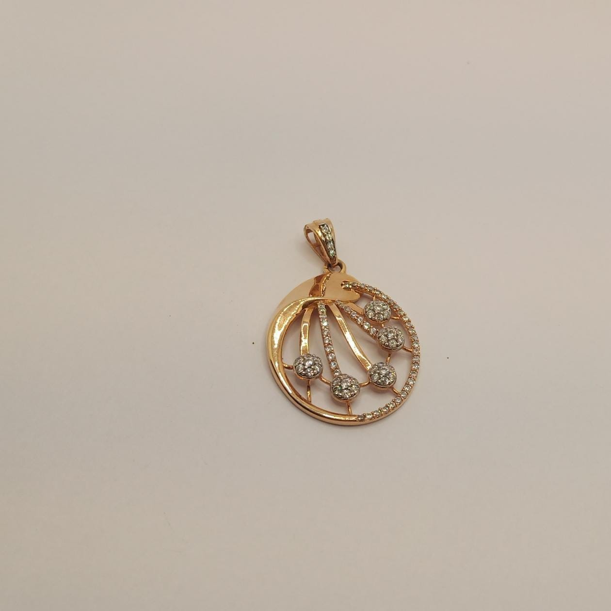18k gold diamond pendant