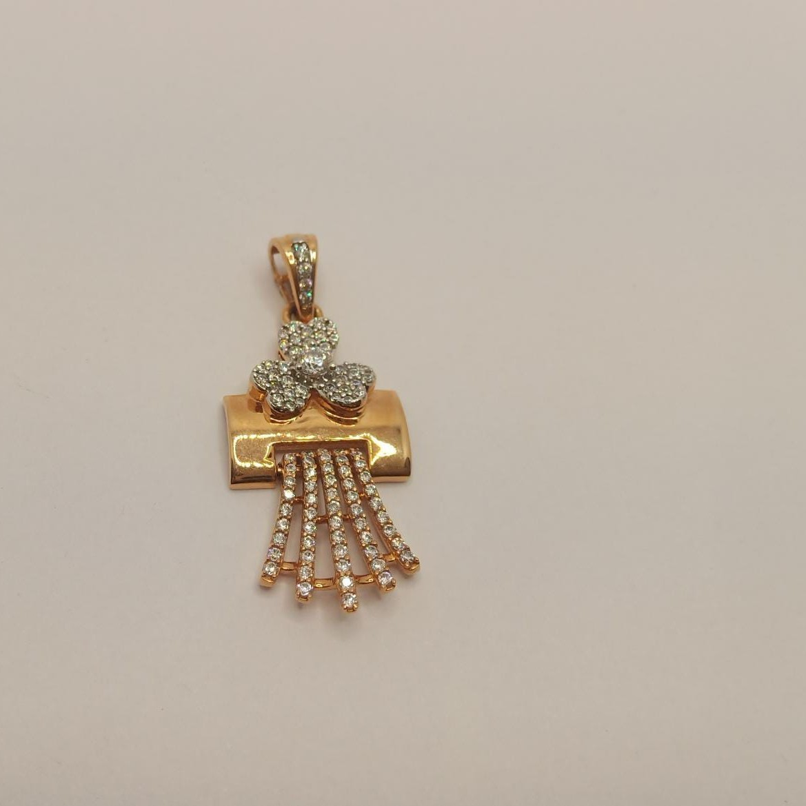 18k gold diamond pendant