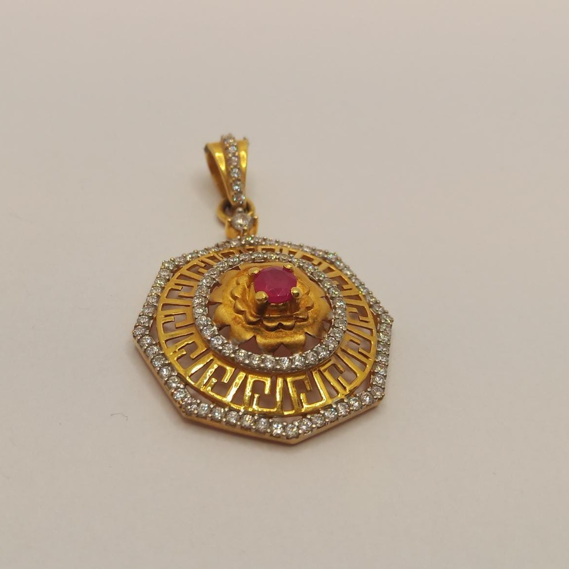 22k gold solitaire diamond pendant