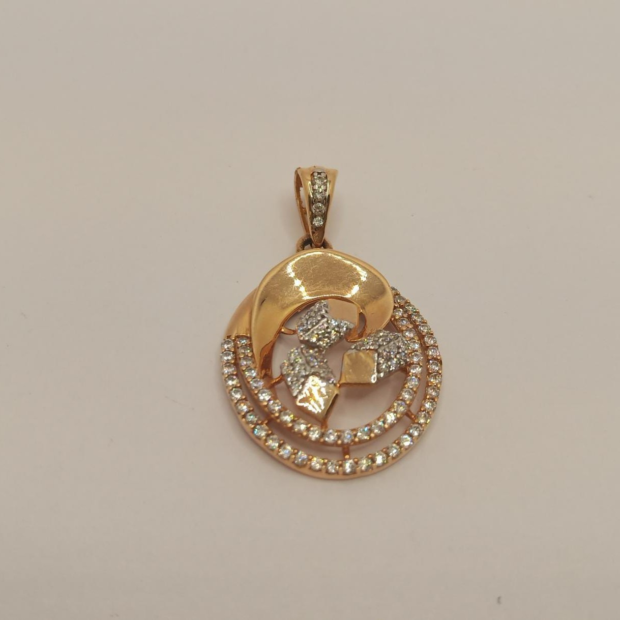 18K Gold Modern Pendant