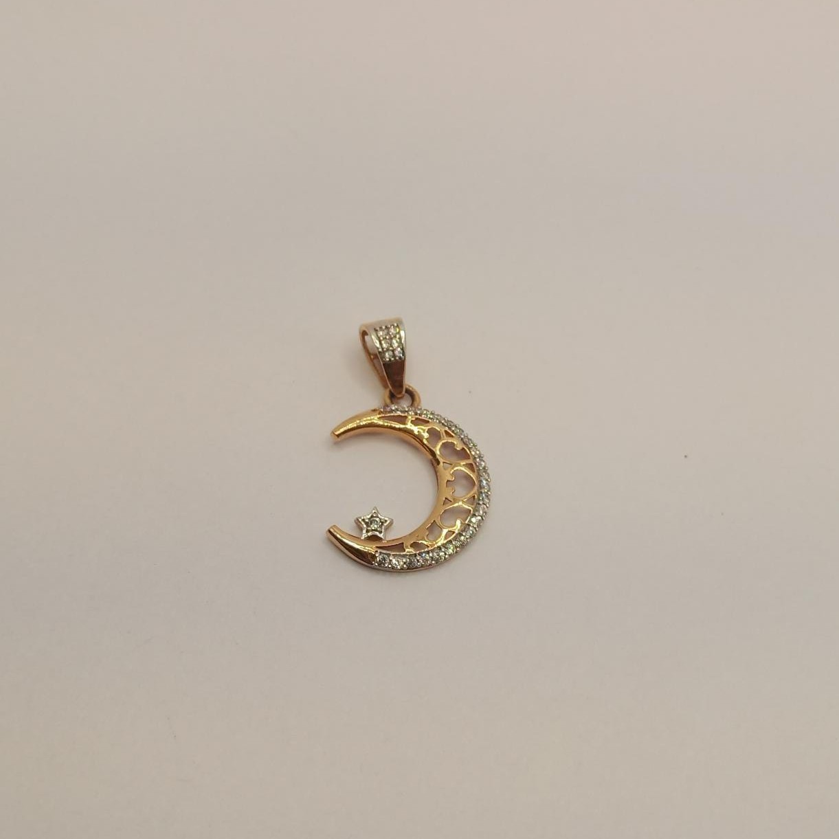 18k gold  eid moon diamond  Pendant