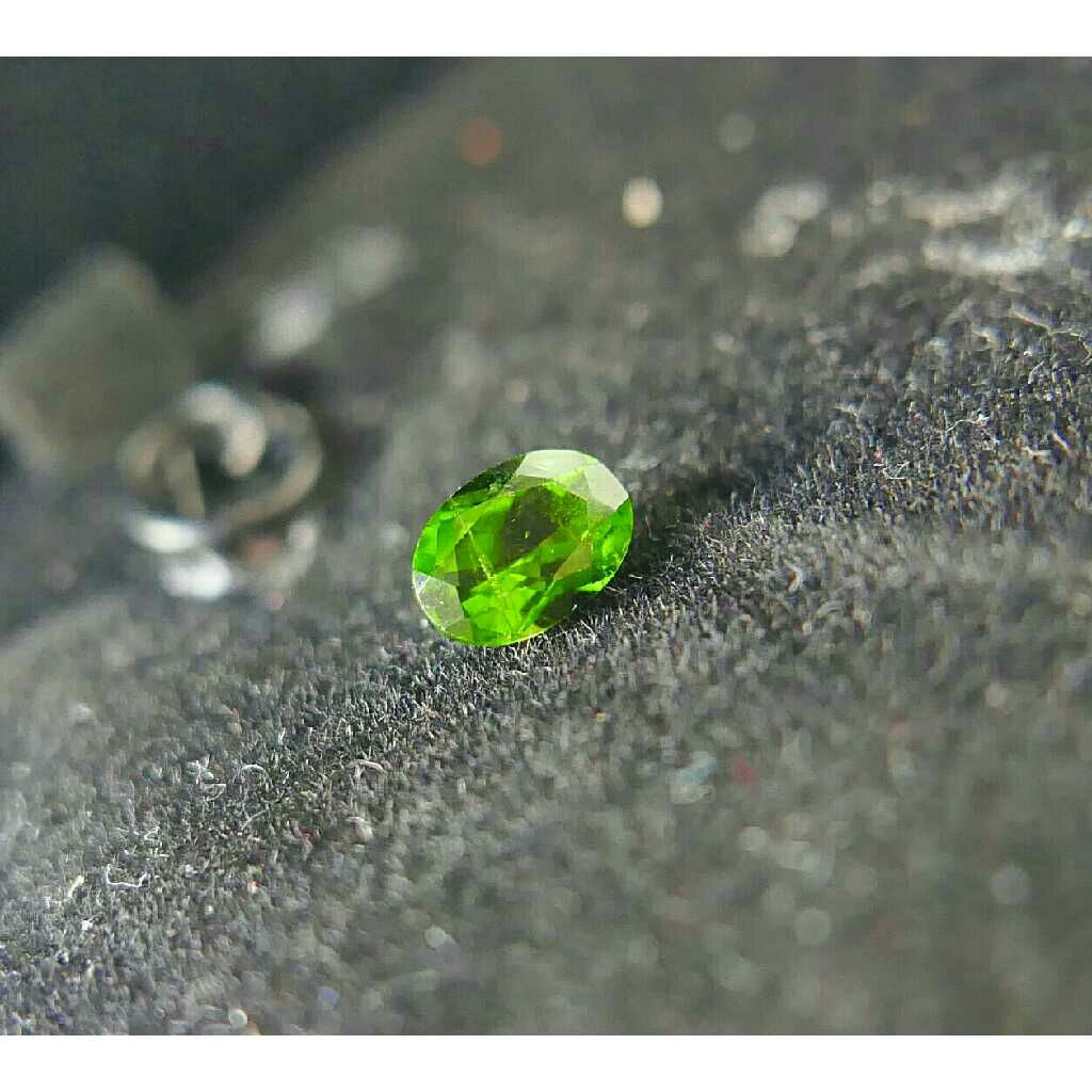 .85ct oval green tsavorite
