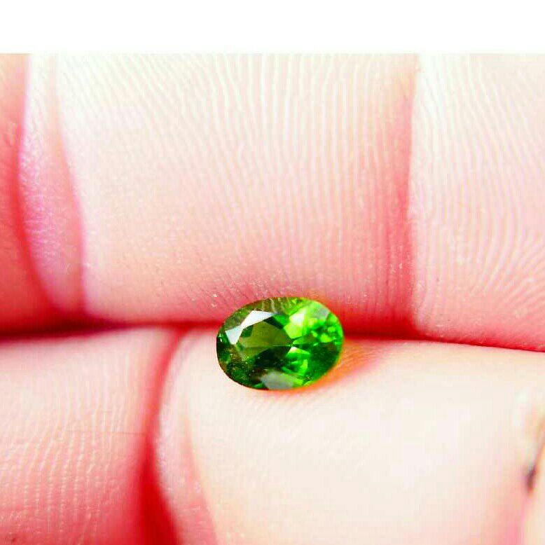.85ct oval green tsavorite