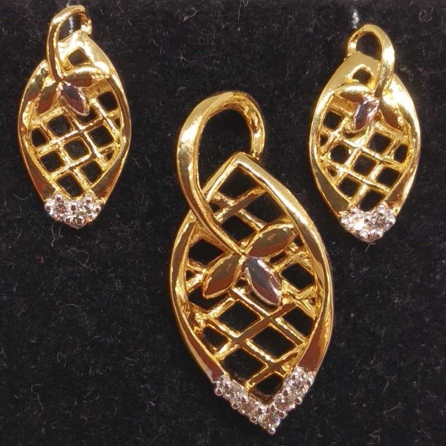 Real diamond designed pendant set