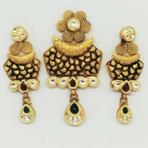 22 KT Gold Antique Pendant Set