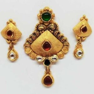 22 KT Gold Antique Pendant Set