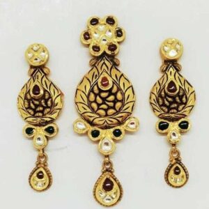 22 KT Gold Antique Pendant Set