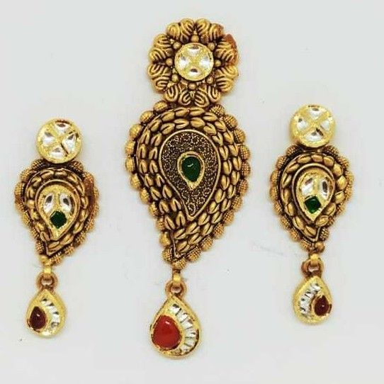 22 KT Gold Antique Pedant Set