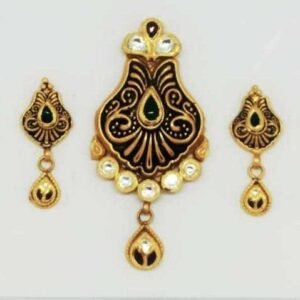 22 KT Gold Antique Pedant Set