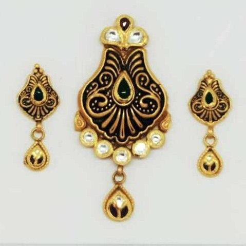 22 KT Gold Antique Pedant Set
