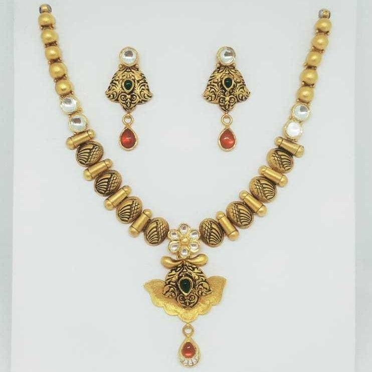 22 kt gold antique set