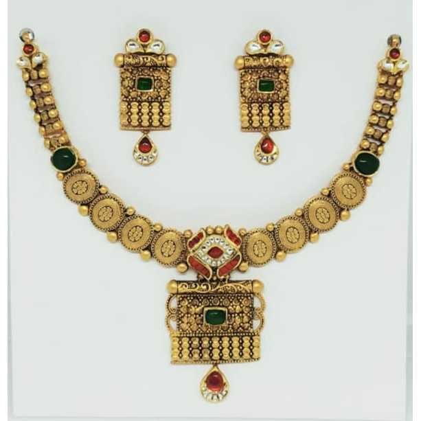 22 kt gold antique set
