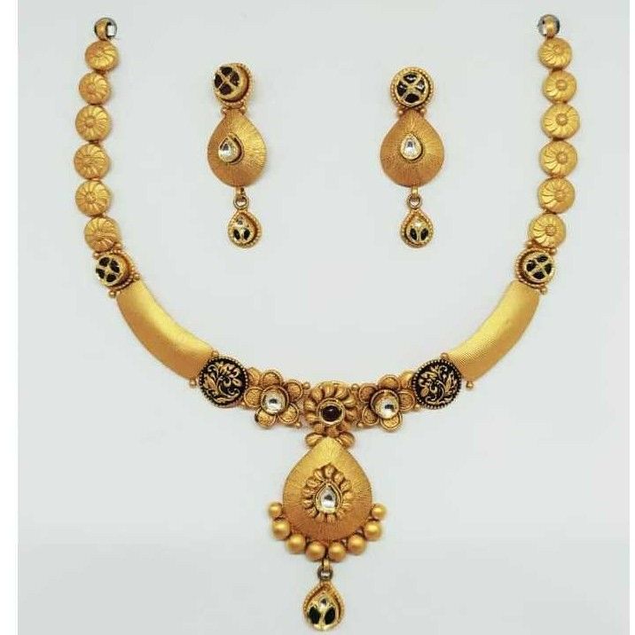 22 kt gold antique set