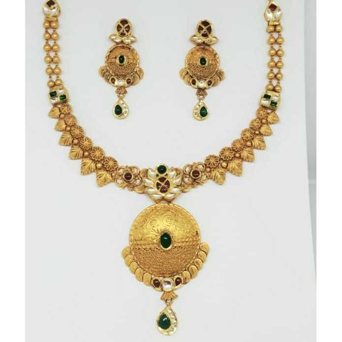 22 kt gold antique set