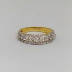 18 Kt Gold Ladies Branded Ring