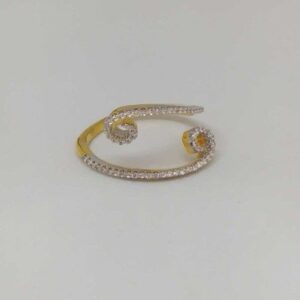 18 Kt Gold Ladies Branded Ring