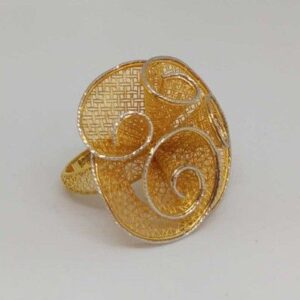 18 Kt Ladies Designers Gold Ring