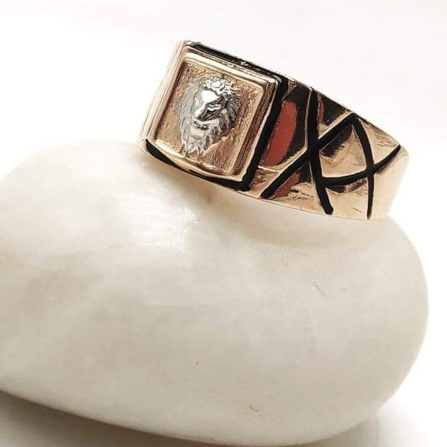 Fancy ring