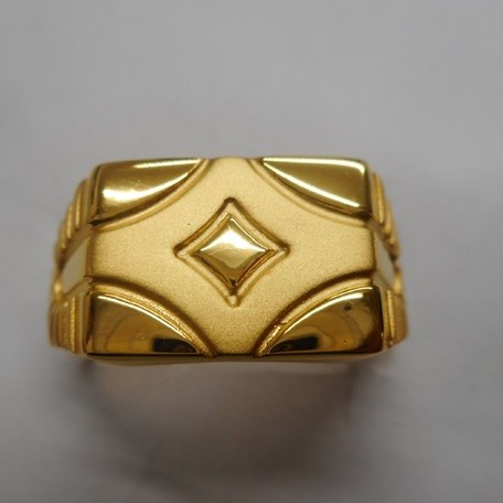 22 kt gold casting gents ring