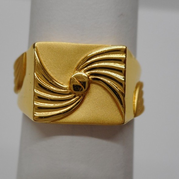 22 kt gold casting fancy gents ring