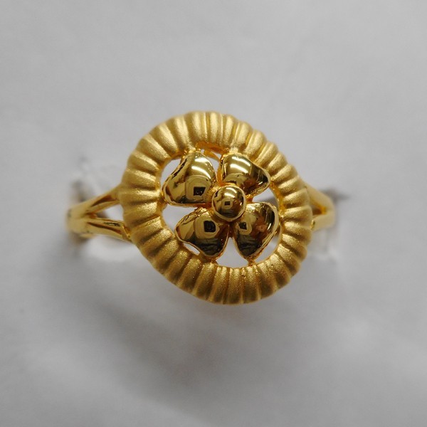 22 kt gold casting fancy ladis ring
