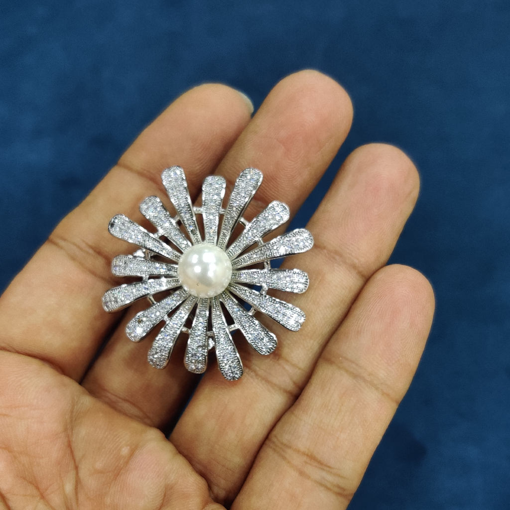 925 Sterling Silver Flower Shape Brooch - Image 2