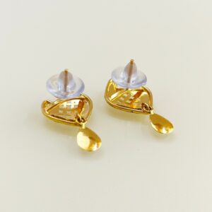 18 Kt Yellow Gold Drop Oval Two Tone Screw Back Women Earrings
