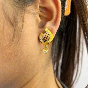 18 Kt Yellow Gold Drop Oval Two Tone Screw Back Women Earrings