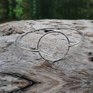 14 kt hallmark white gold hammered hinge bangle bracelet