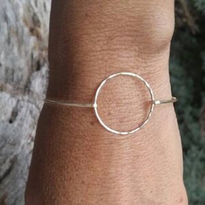 14 kt hallmark white gold hammered hinge bangle bracelet