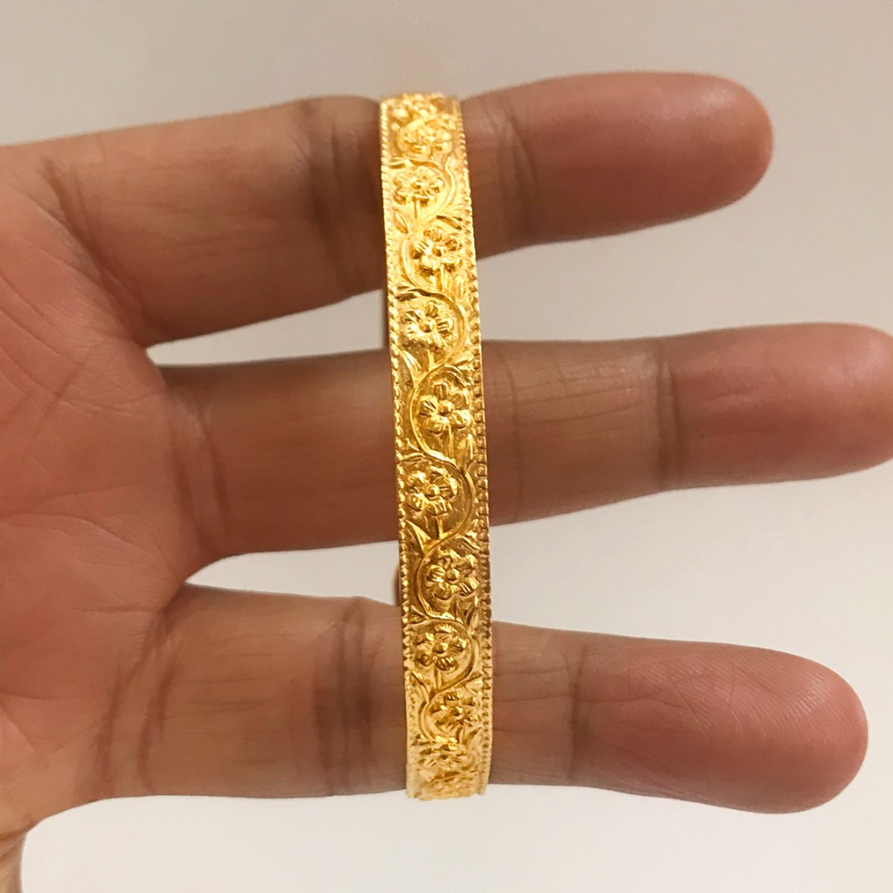 22 kt yellow gold artisan texture floral open bracelet bangle 20 gram
