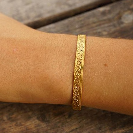22 kt yellow gold artisan texture floral open bracelet bangle 20 gram