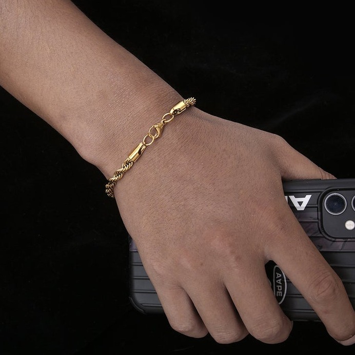 22 kt yellow gold twisted rope men's bracelet 9 grams 4 mm
