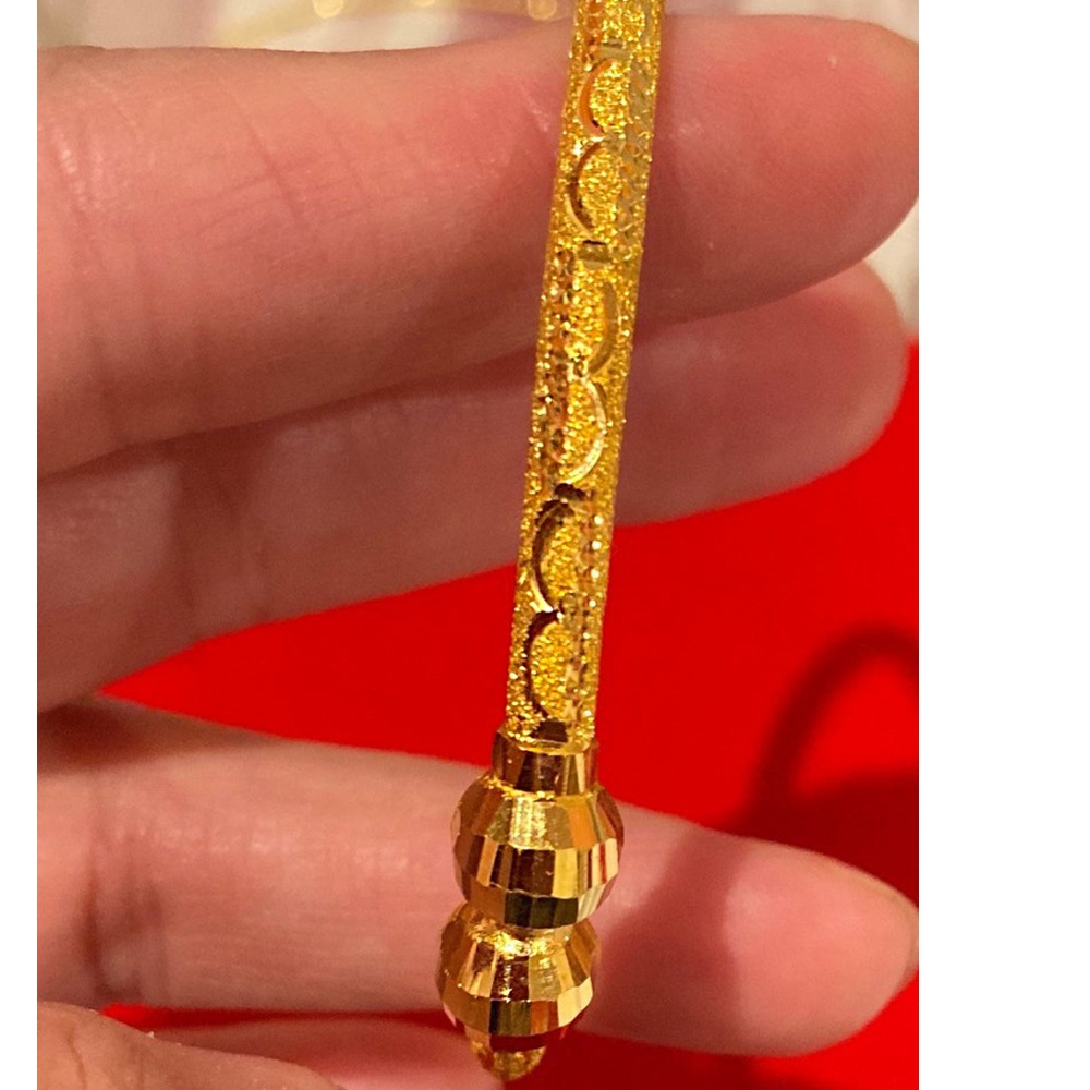 22 kt yellow gold handmade handcrafted bangle bracelet