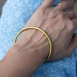 22 kt yellow gold minimalist round open cuff bangle bracelet