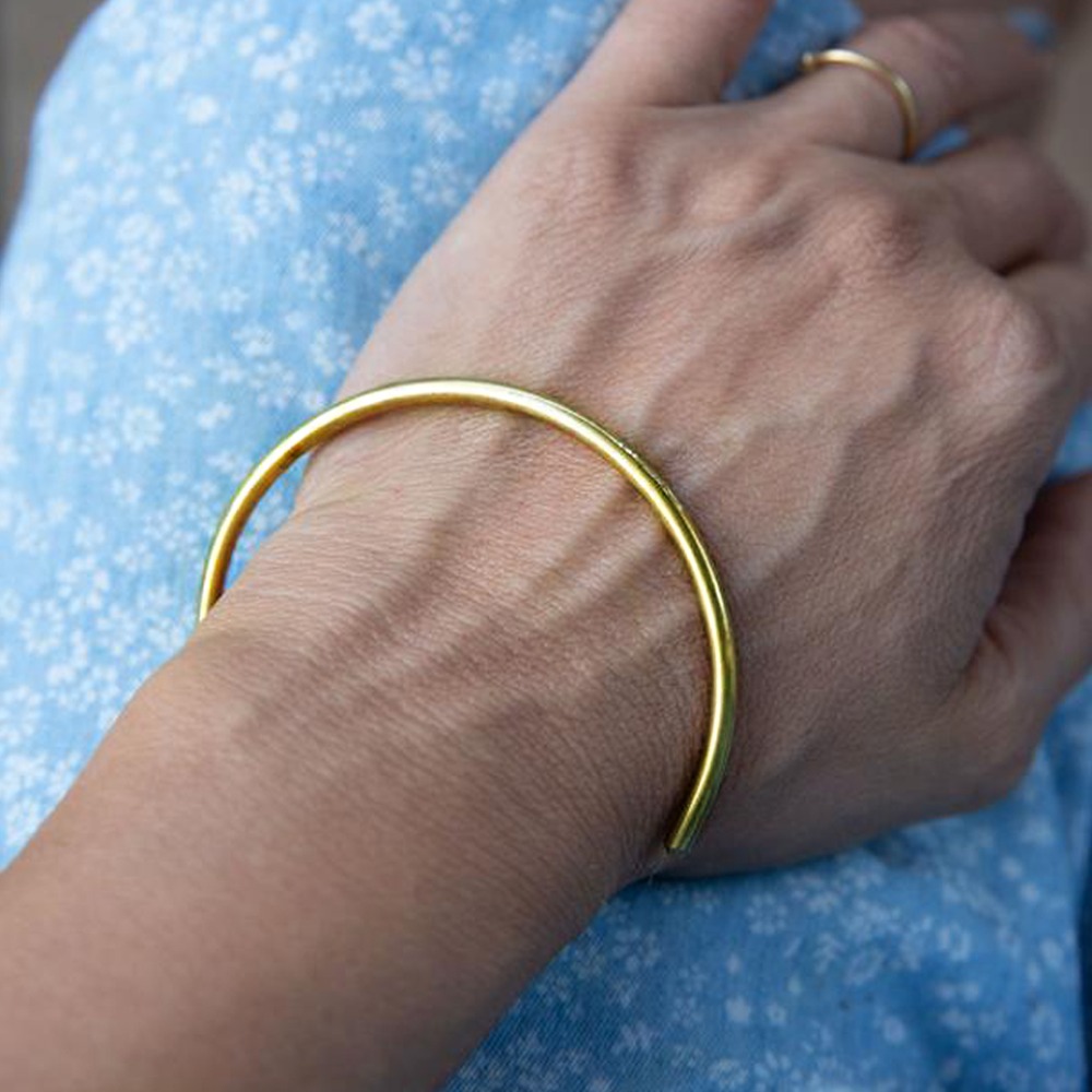 22 kt yellow gold minimalist round open cuff bangle bracelet