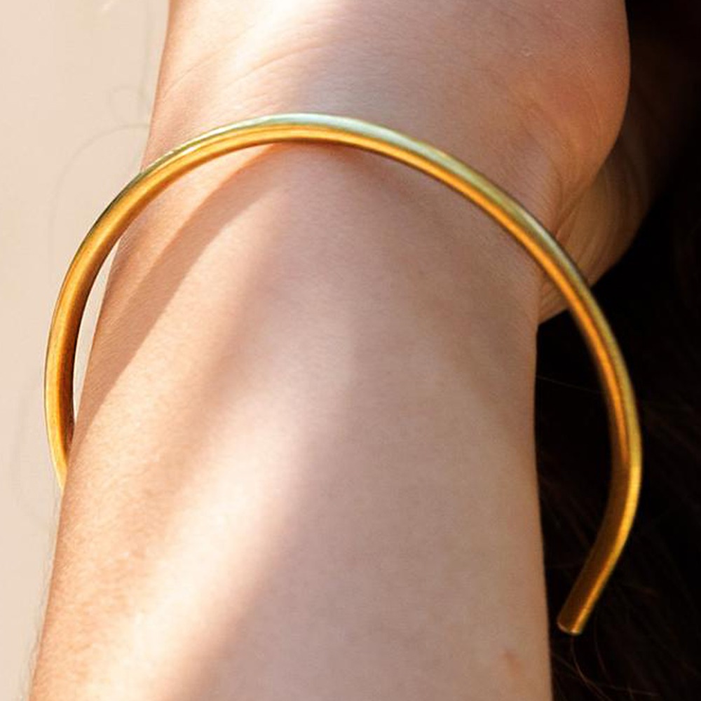 22 kt yellow gold minimalist round open cuff bangle bracelet