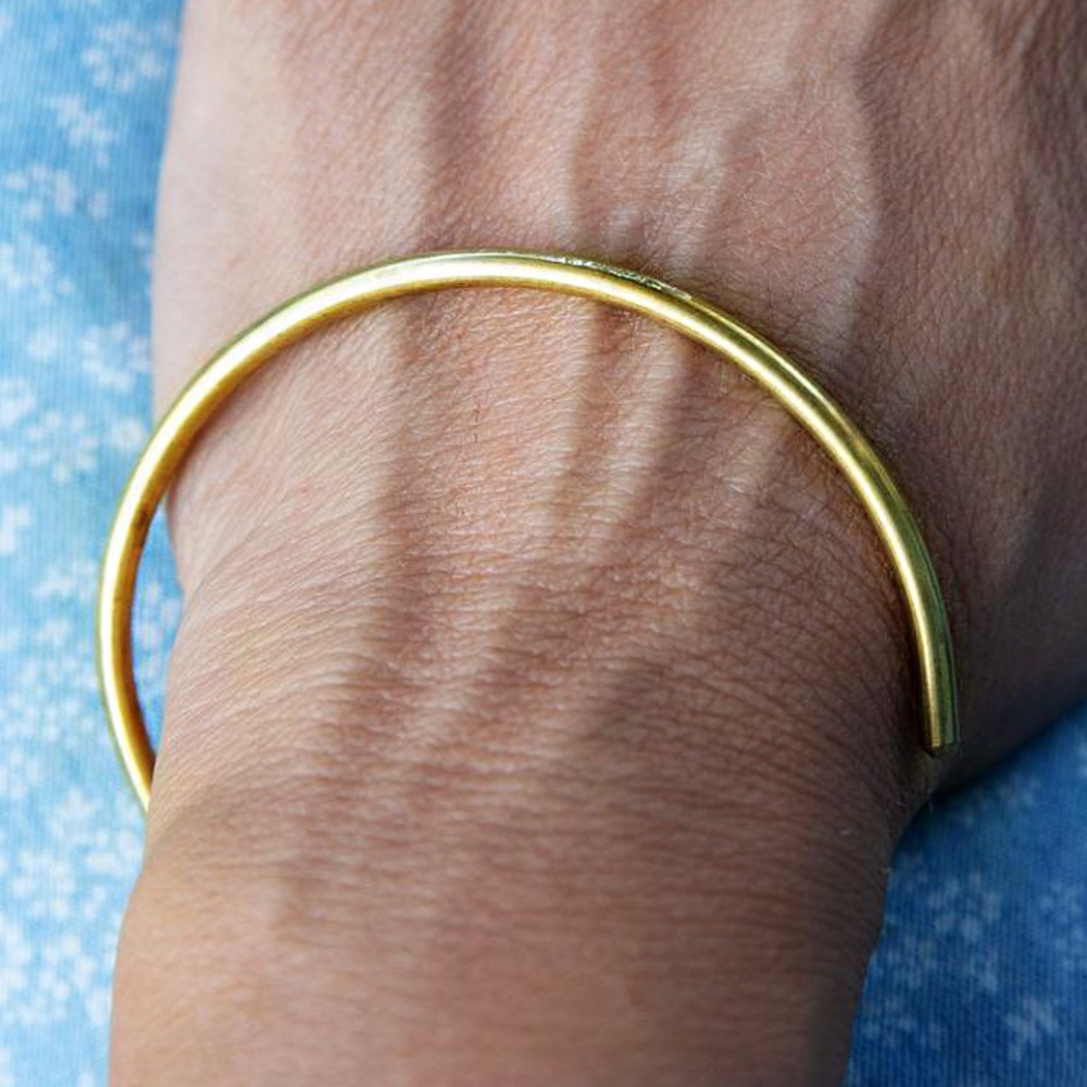 22 kt yellow gold minimalist round open cuff bangle bracelet