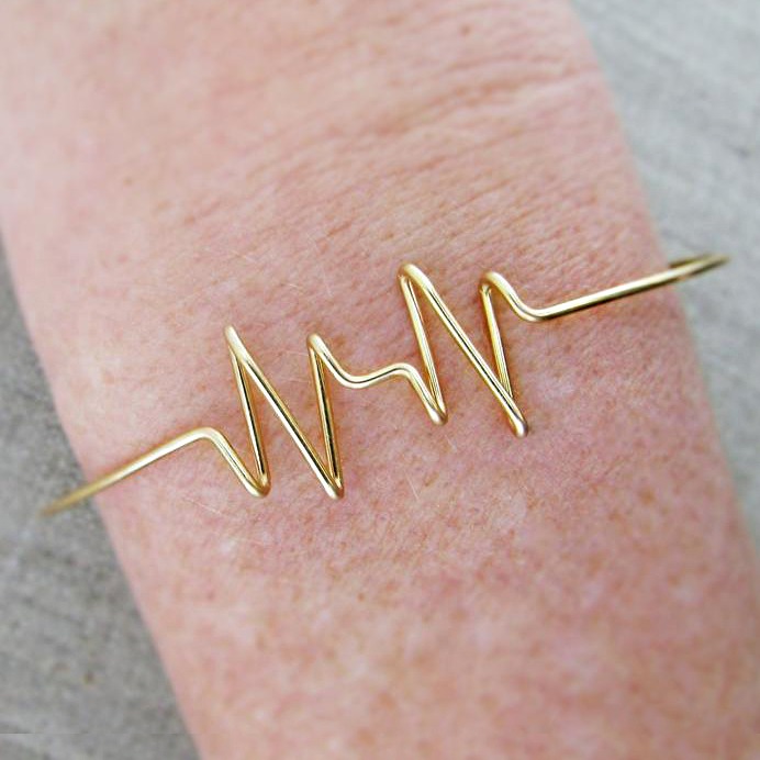 18 kt solid yellow gold adjustable heartbeat bangle bracelet